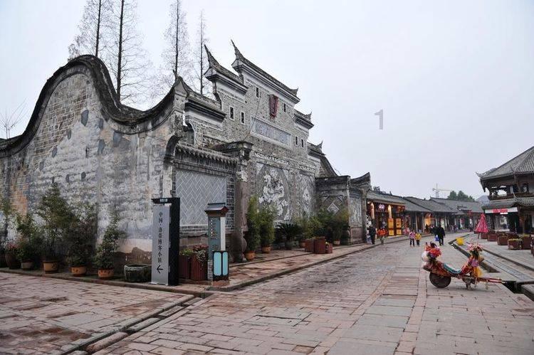 清闲自在什么意思